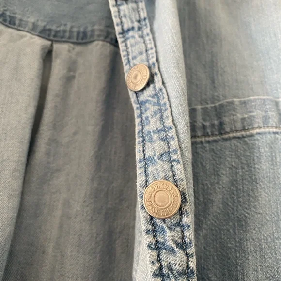 Vintage Levi’s Short Sleeve Denim Button Down - Picture 9 of 9